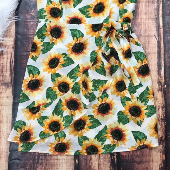 << Sunflower Wrap Bow Sun Dress Floral >> - Picture 4 of 8
